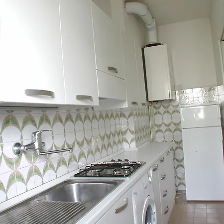 Apartment 3 D *